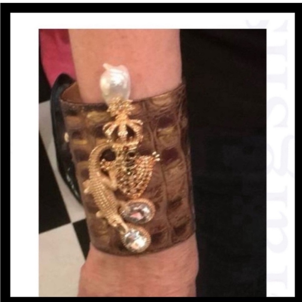 Valentino Massive Rigid Bracelet Gothic Runway  Baroque Pearl Skull Crown Rare - Picture 2 of 8